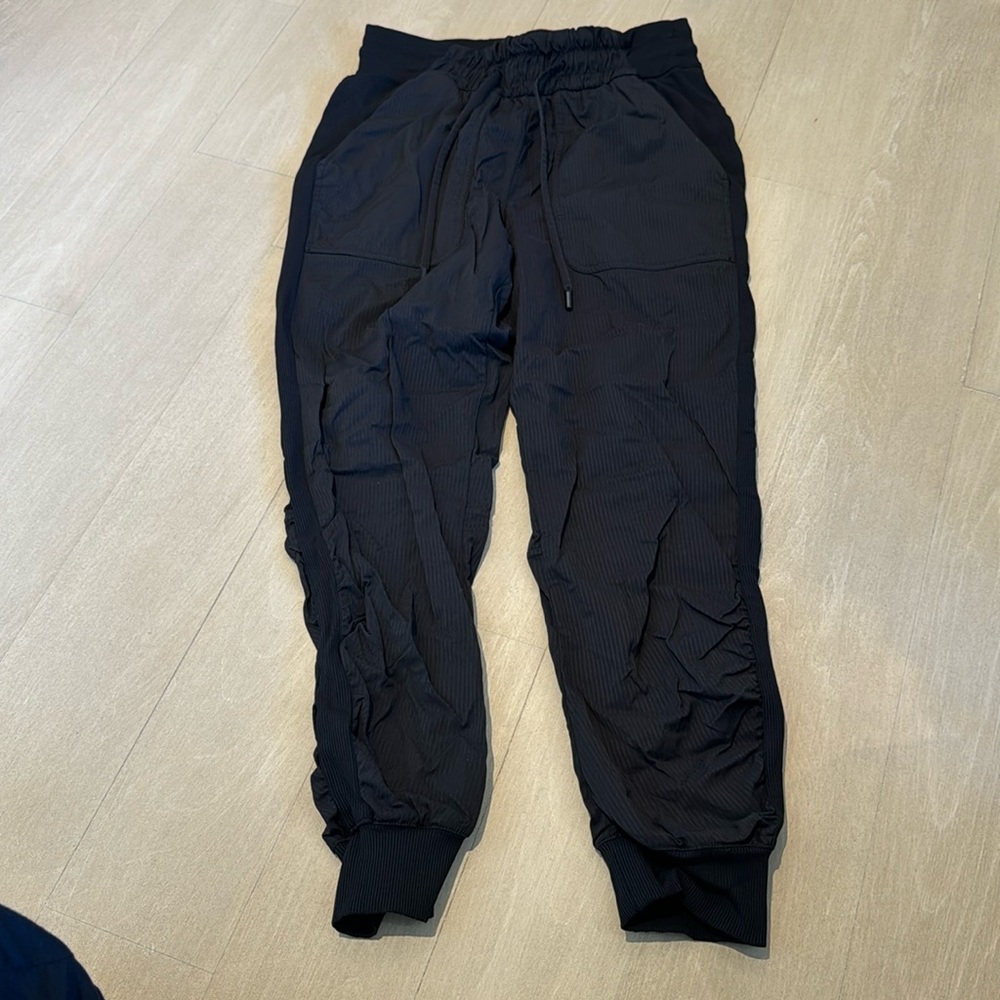 Lululemon back jogger size 4